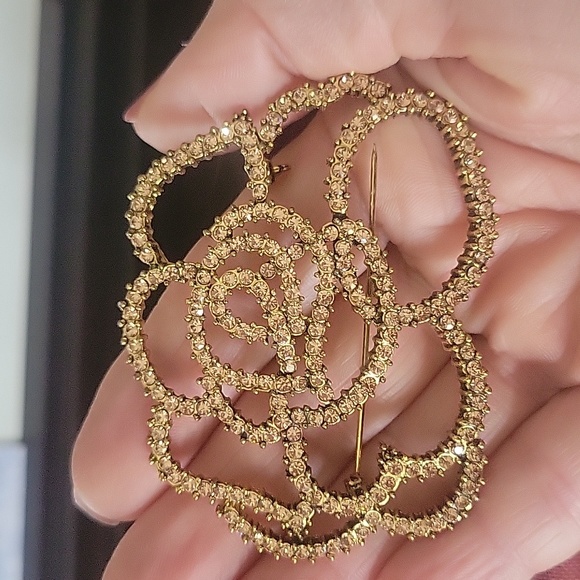 Gold Rhinestone Brooch - Picture 2 of 3